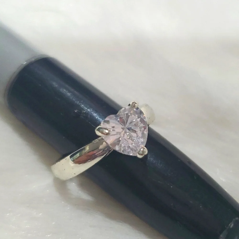 Silver ring in excellent condition heart shaped stone